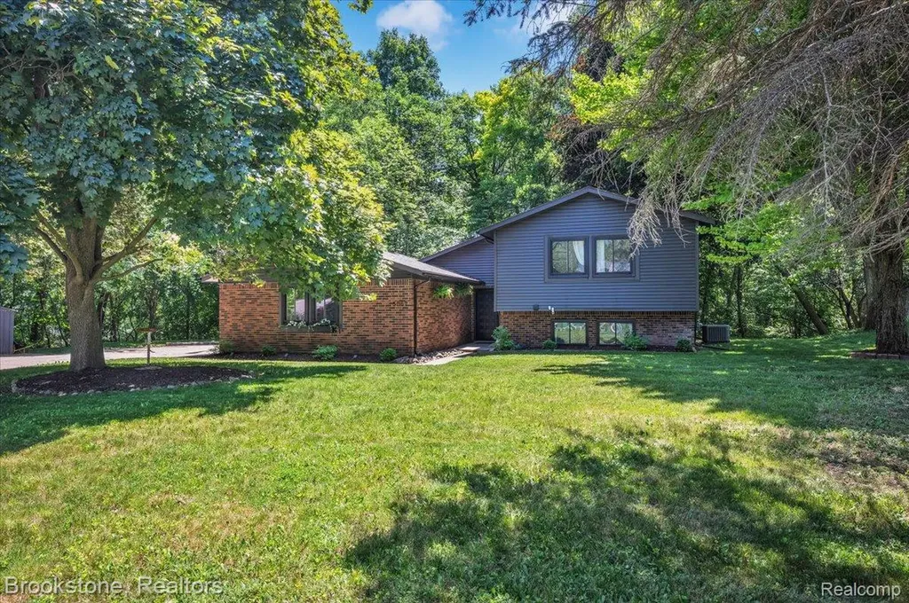 5067 Algonquin Boulevard Independence Charter Township MI 48348