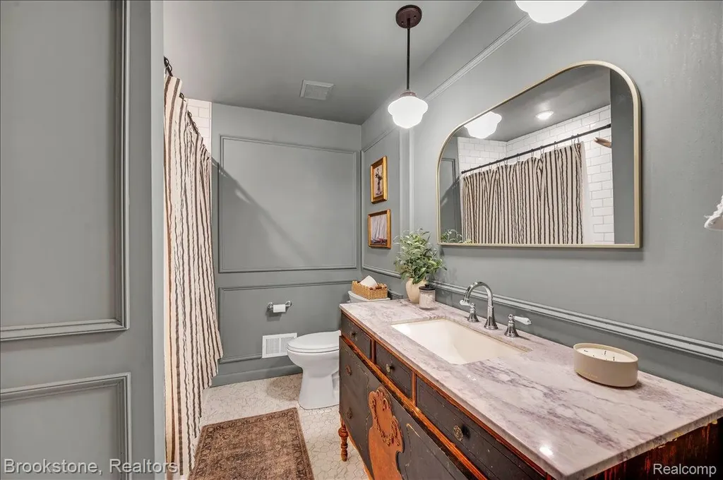 5067 Algonquin Boulevard Independence Charter Township MI 48348