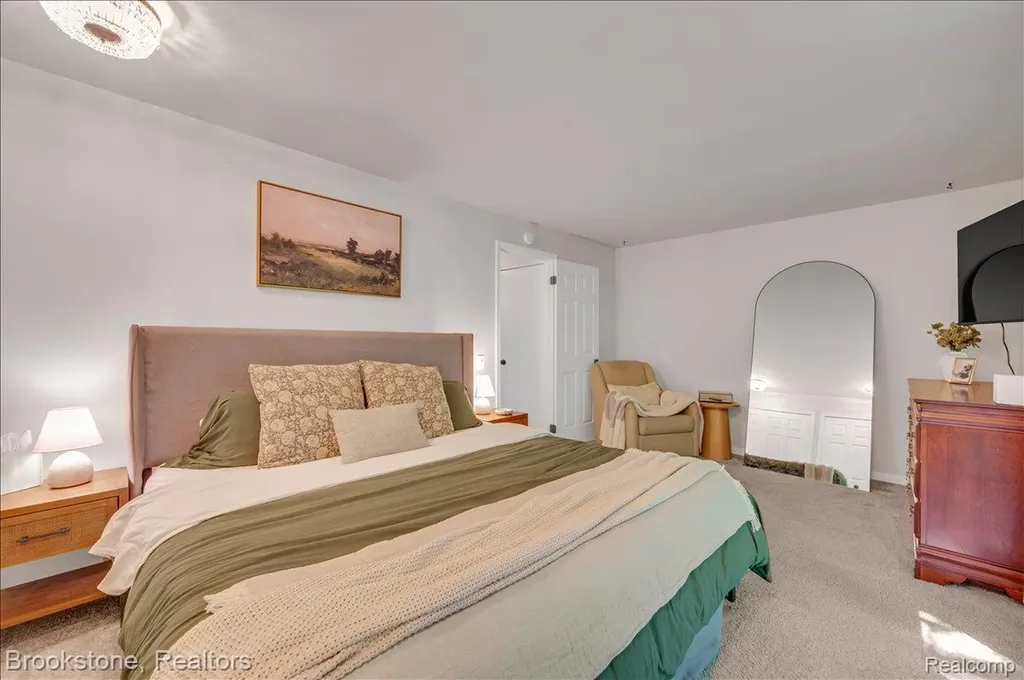 5067 Algonquin Boulevard Independence Charter Township MI 48348