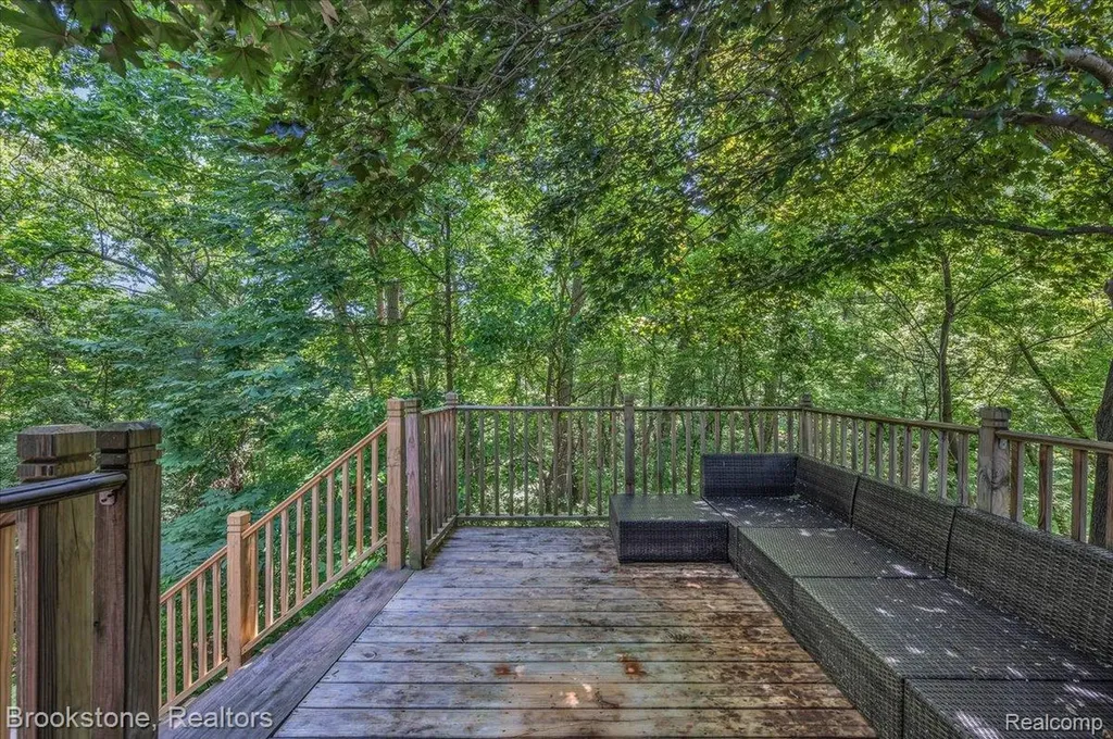 5067 Algonquin Boulevard Independence Charter Township MI 48348