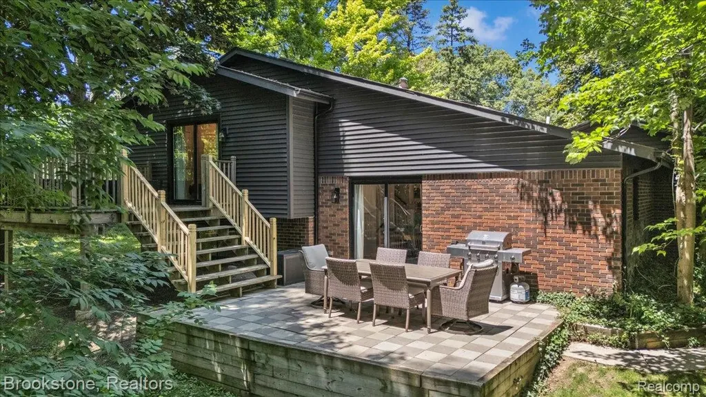 5067 Algonquin Boulevard Independence Charter Township MI 48348