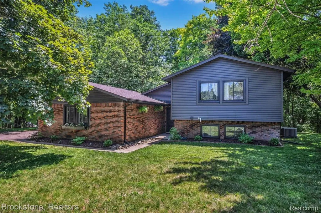 5067 Algonquin Boulevard Independence Charter Township MI 48348