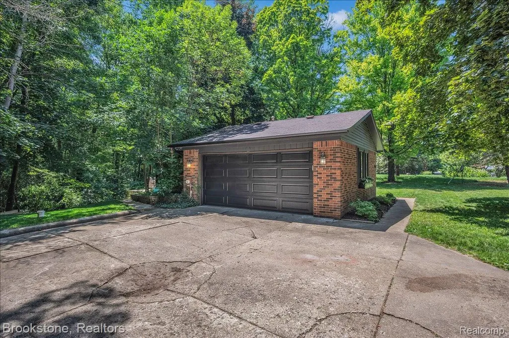 5067 Algonquin Boulevard Independence Charter Township MI 48348