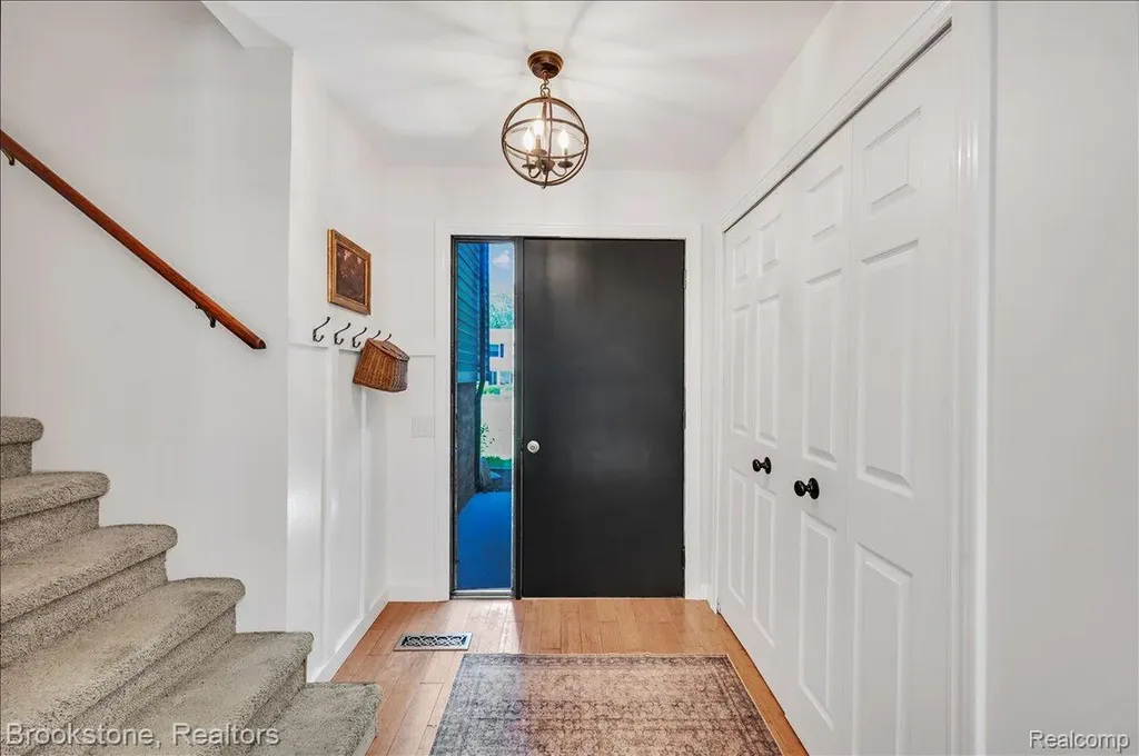 5067 Algonquin Boulevard Independence Charter Township MI 48348