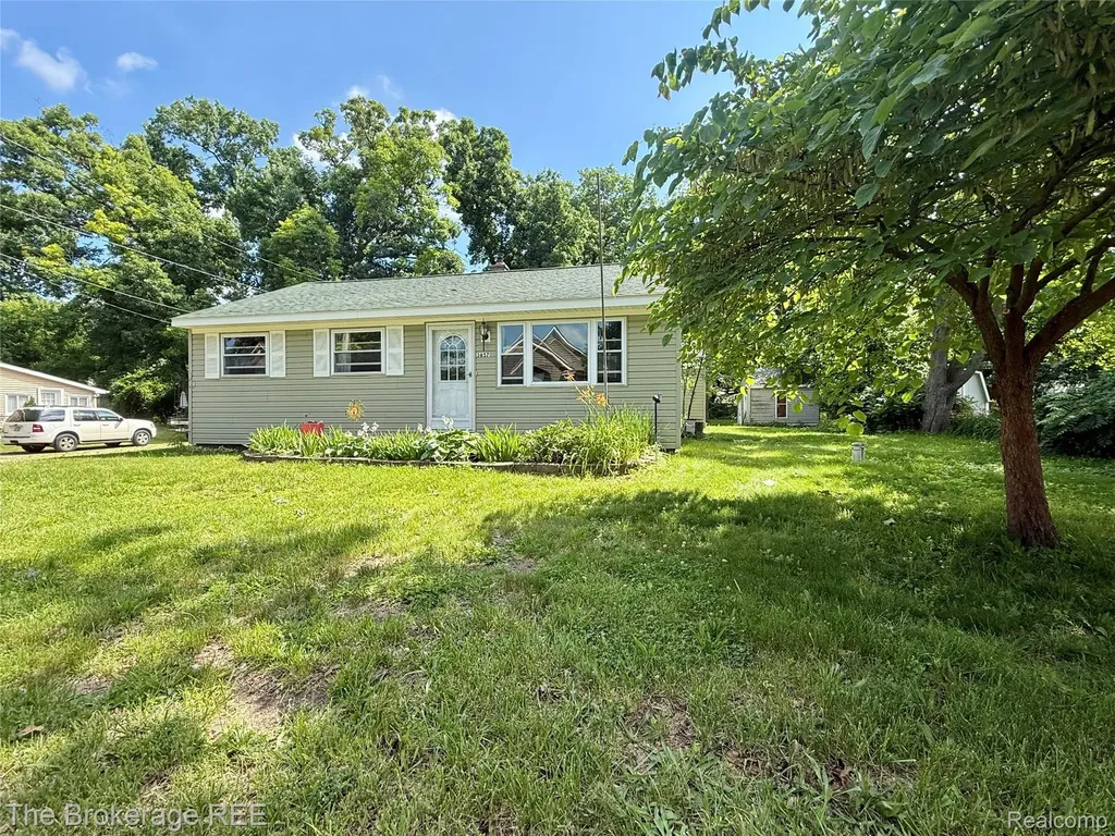 3657 Jackson Boulevard White Lake Charter Township MI 48383