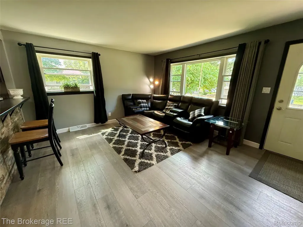 3657 Jackson Boulevard White Lake Charter Township MI 48383