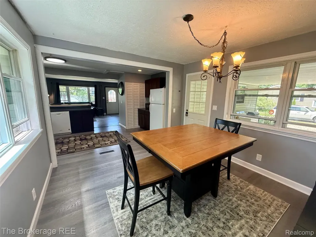 3657 Jackson Boulevard White Lake Charter Township MI 48383