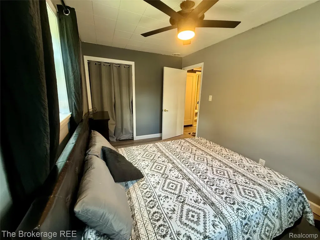 3657 Jackson Boulevard White Lake Charter Township MI 48383