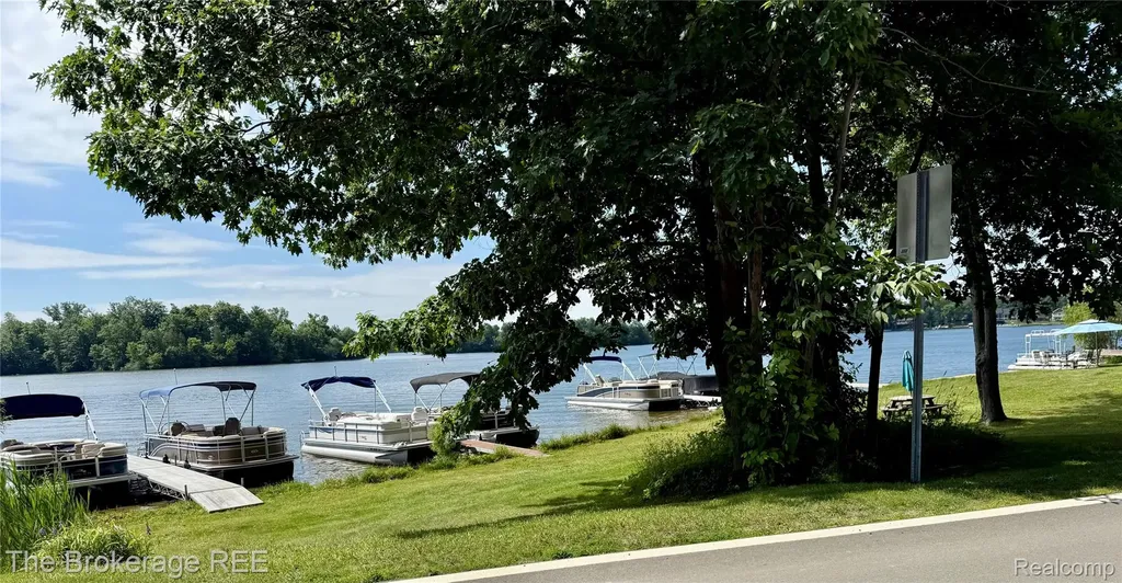 3657 Jackson Boulevard White Lake Charter Township MI 48383