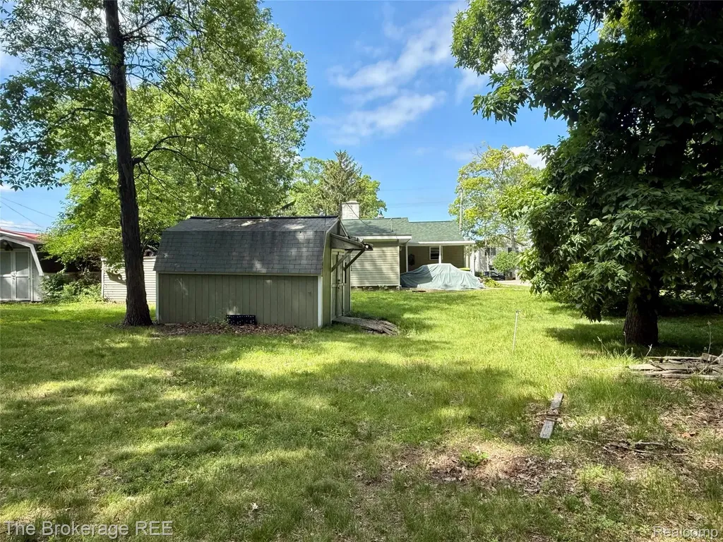 3657 Jackson Boulevard White Lake Charter Township MI 48383