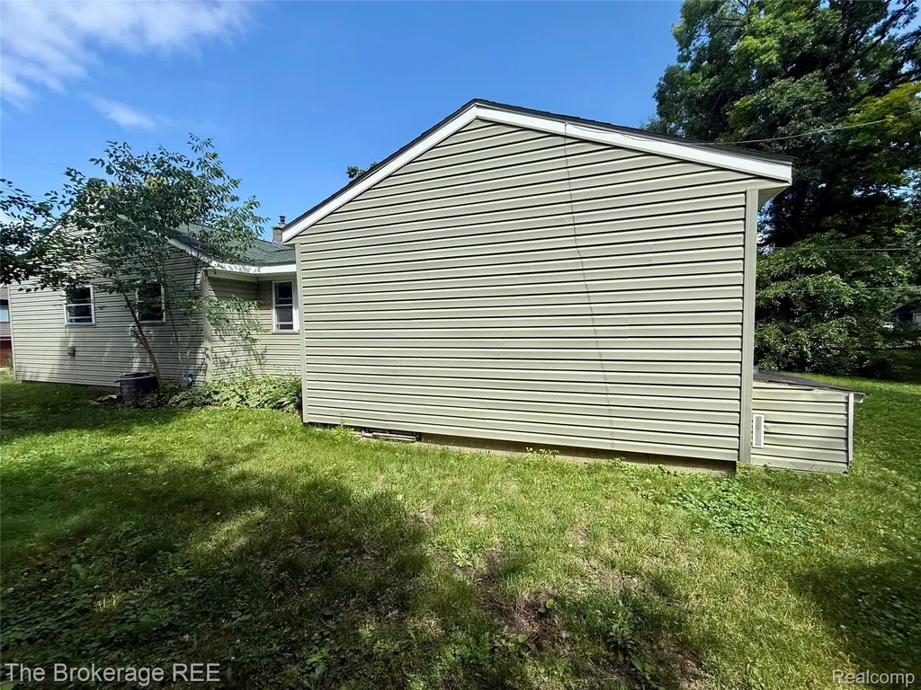 3657 Jackson Boulevard White Lake Charter Township MI 48383