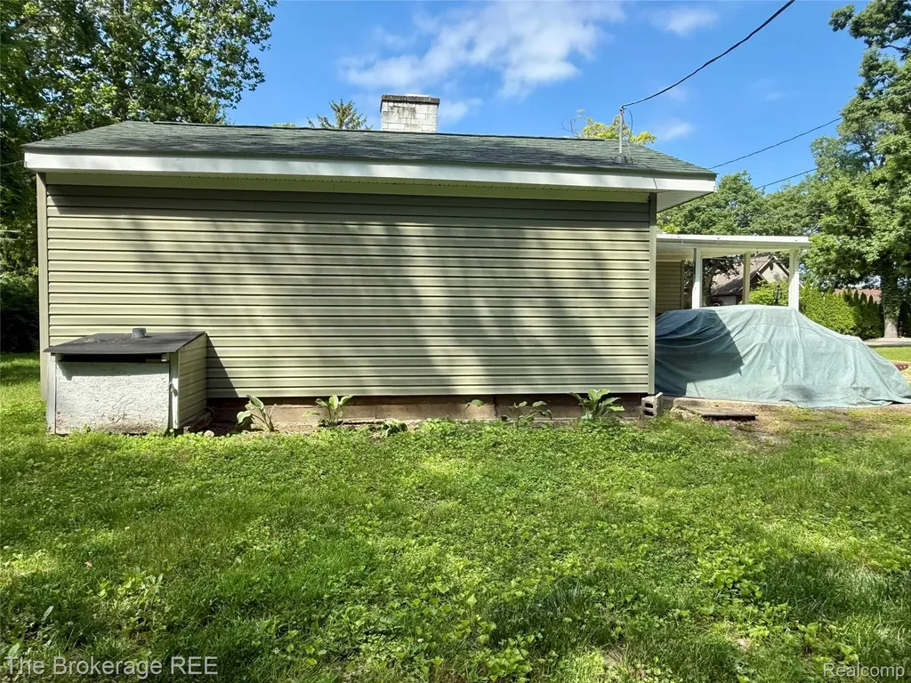 3657 Jackson Boulevard White Lake Charter Township MI 48383