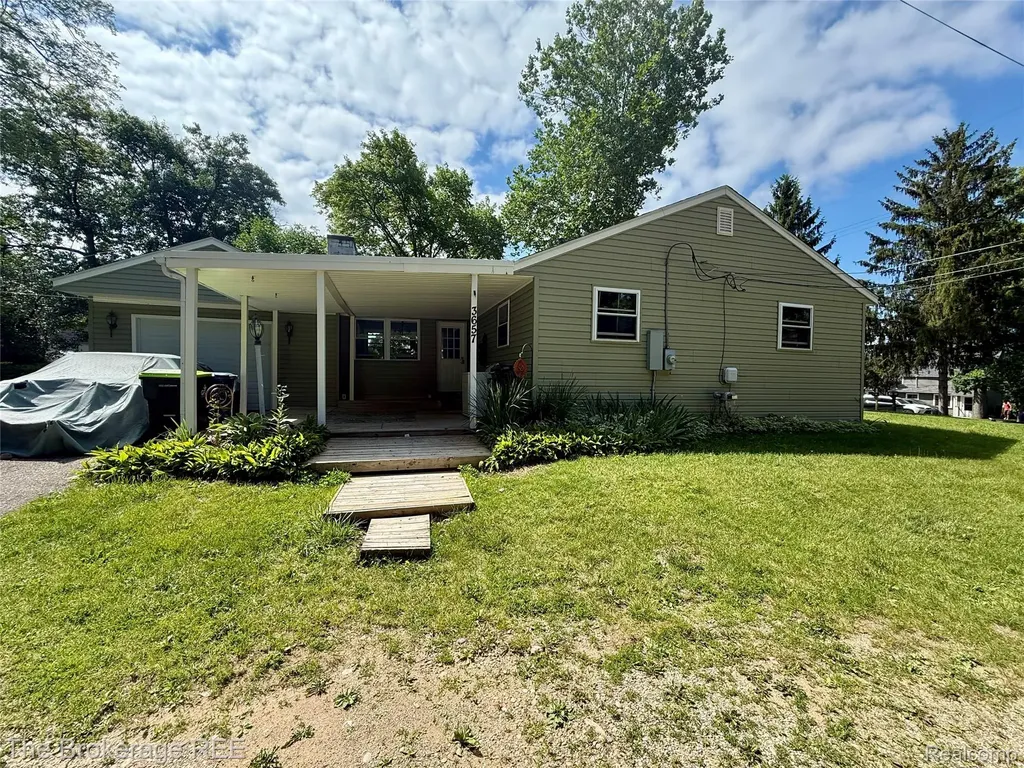 3657 Jackson Boulevard White Lake Charter Township MI 48383
