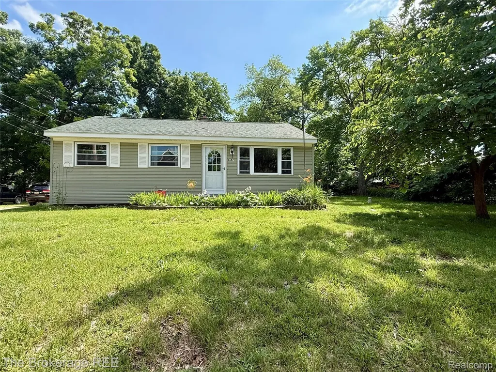 3657 Jackson Boulevard White Lake Charter Township MI 48383