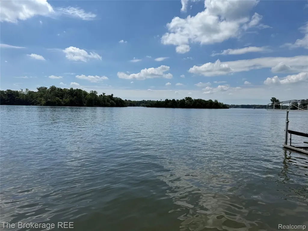 3657 Jackson Boulevard White Lake Charter Township MI 48383