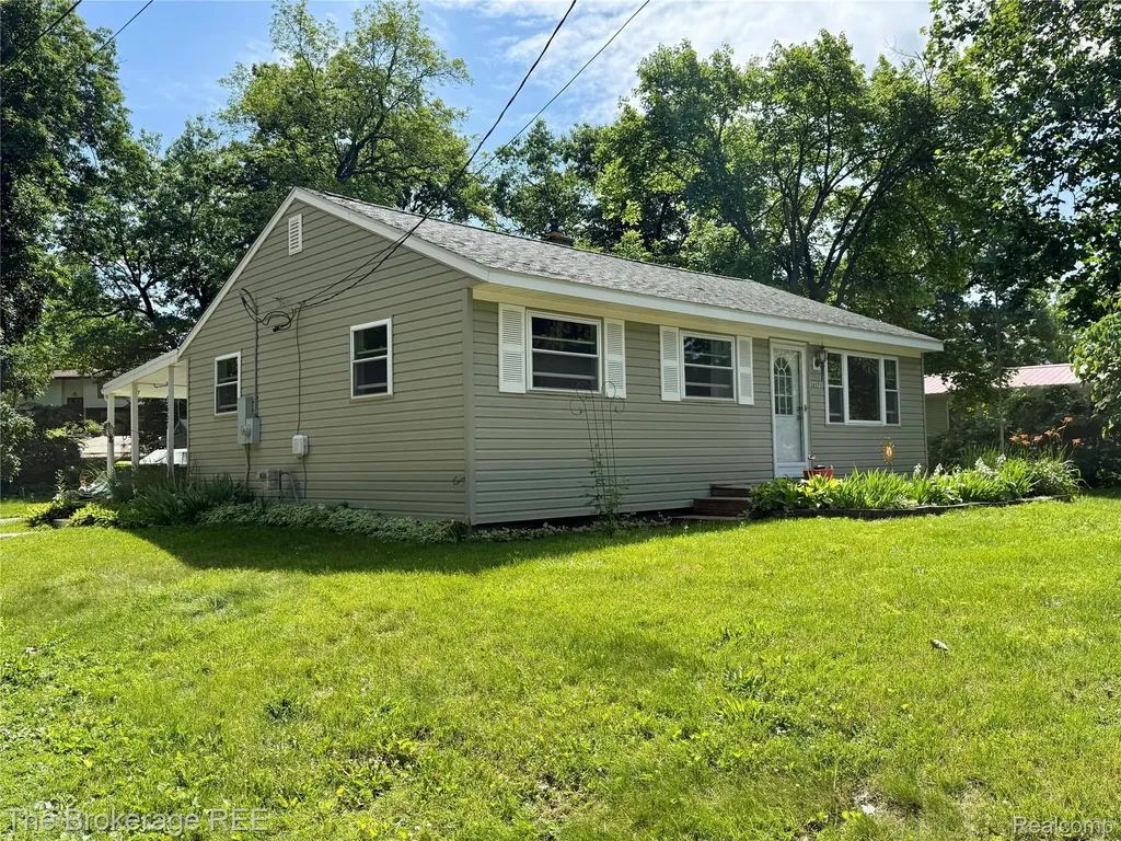 3657 Jackson Boulevard White Lake Charter Township MI 48383