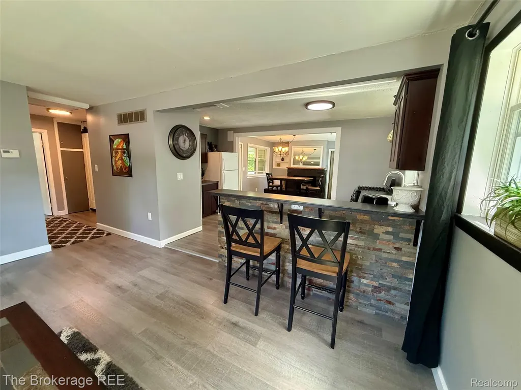 3657 Jackson Boulevard White Lake Charter Township MI 48383