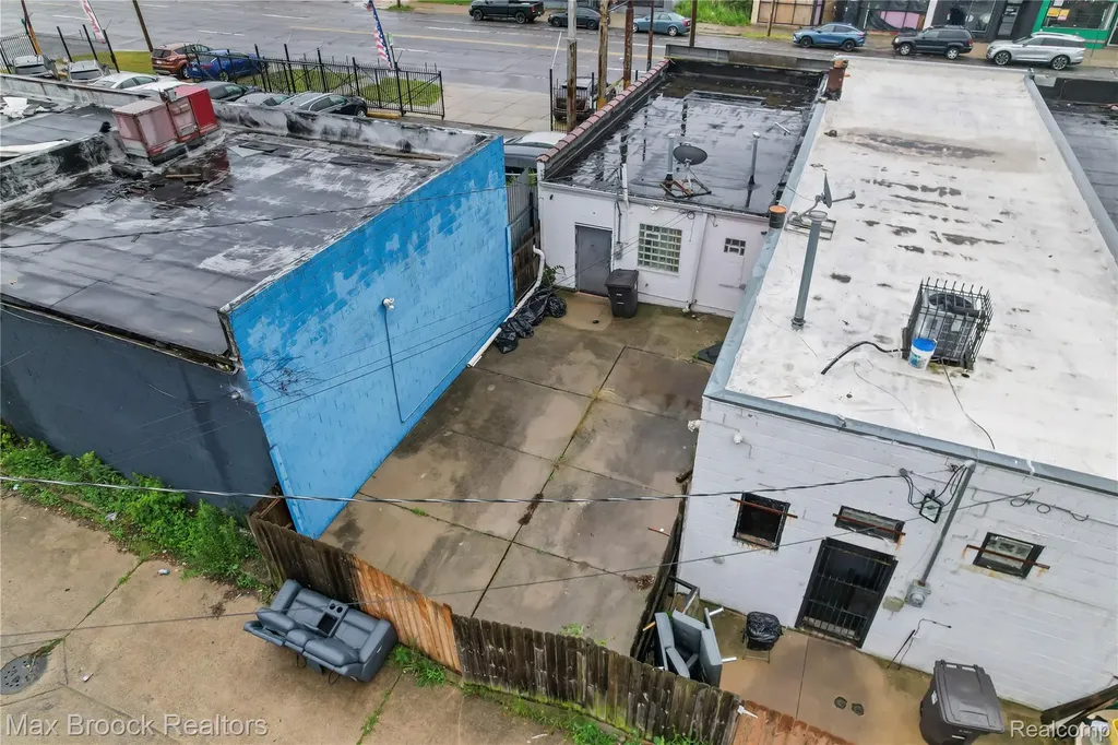 16124 W 7 Mile Road Detroit City MI 48235