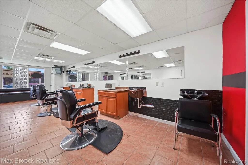 16124 W 7 Mile Road Detroit City MI 48235