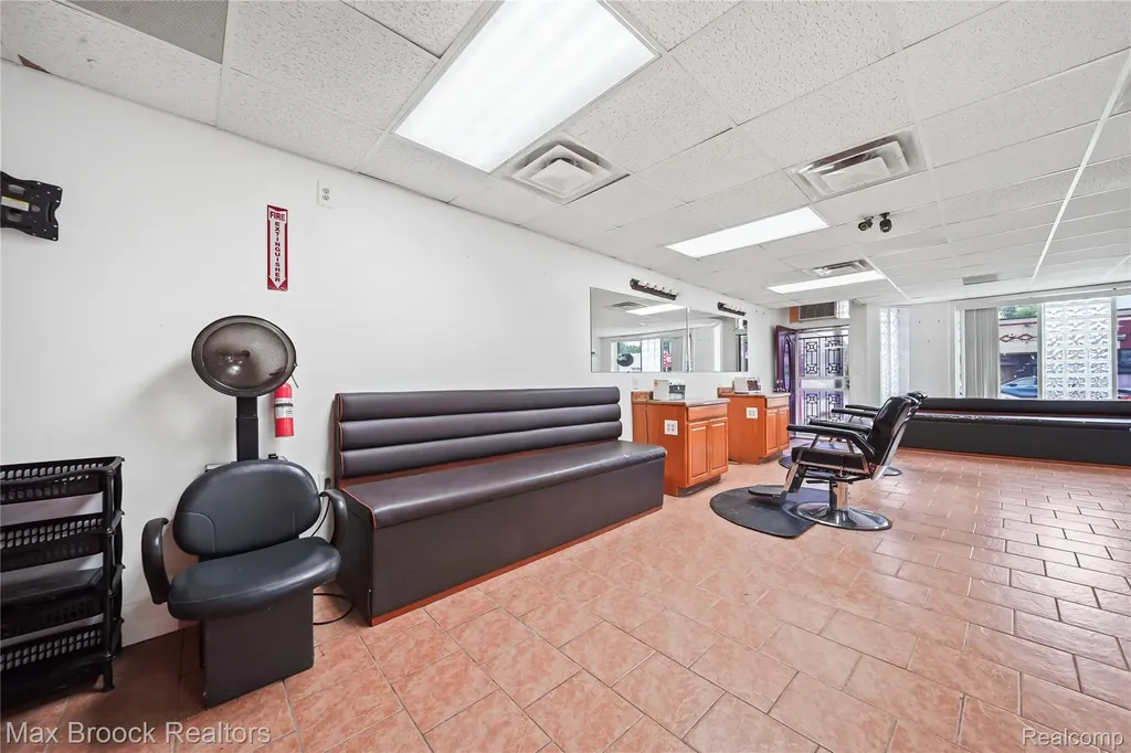 16124 W 7 Mile Road Detroit City MI 48235