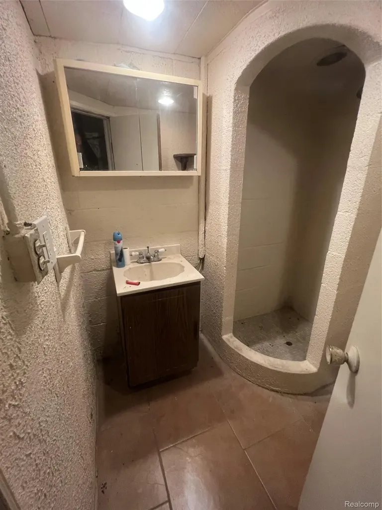 15865 Collingham Drive Detroit City MI 48205