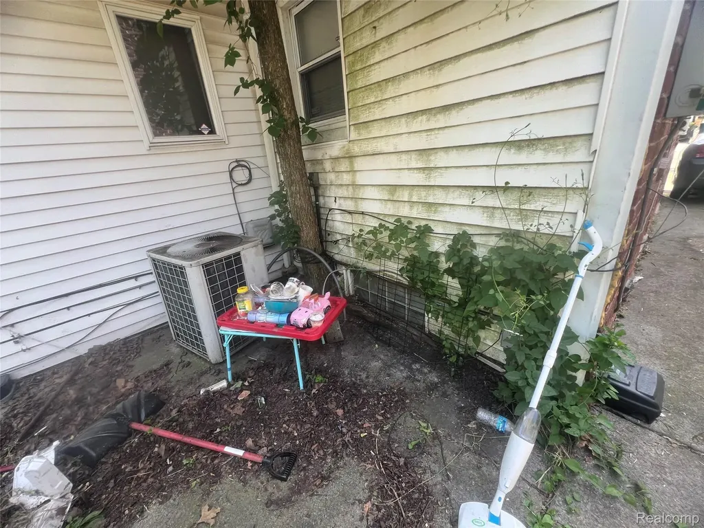 15865 Collingham Drive Detroit City MI 48205