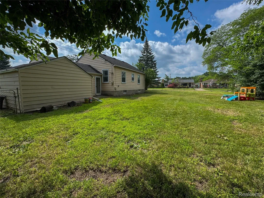 921 Venoy Garden City City MI 48135