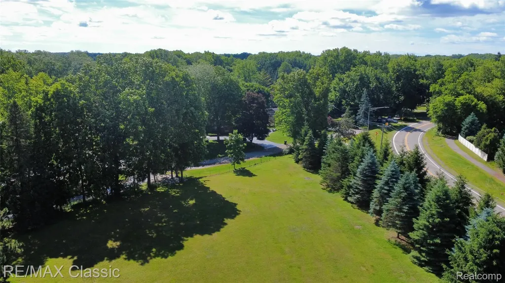 6150 Willow Road West Bloomfield Charter Township MI 48324