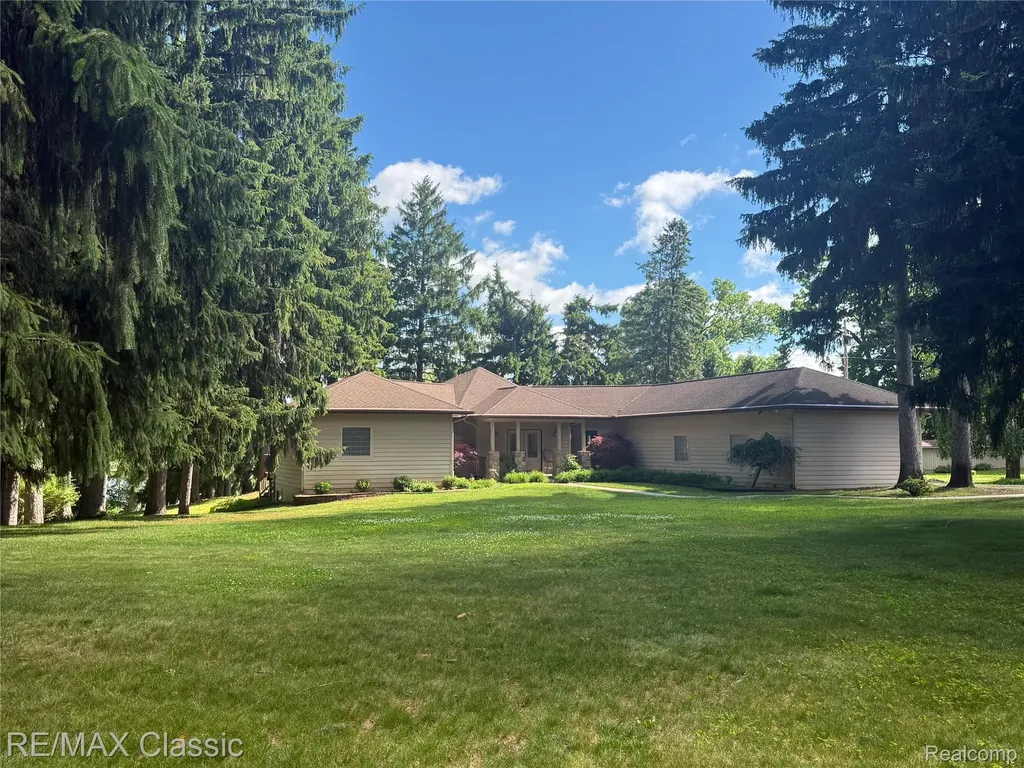6150 Willow Road West Bloomfield Charter Township MI 48324
