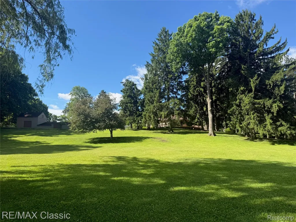 6150 Willow Road West Bloomfield Charter Township MI 48324