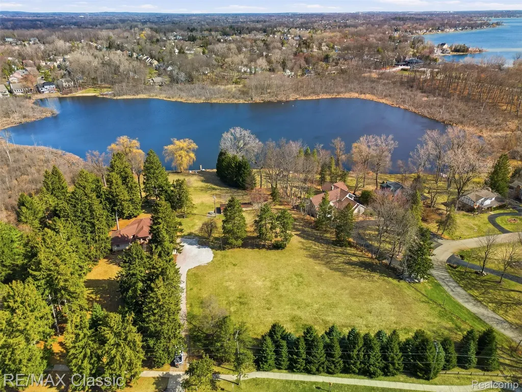 6150 Willow Road West Bloomfield Charter Township MI 48324