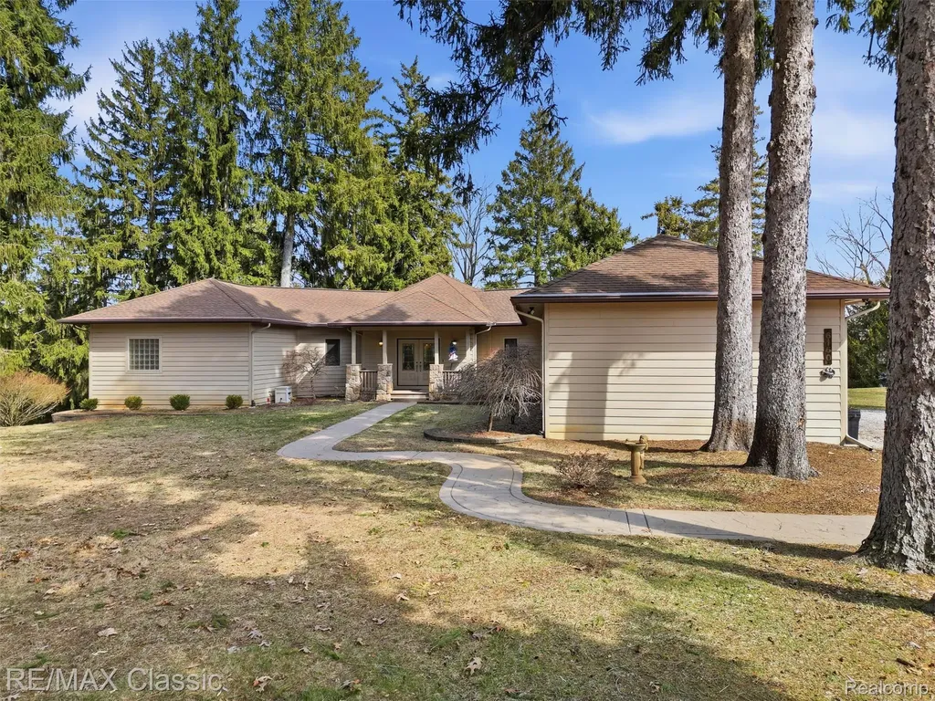 6150 Willow Road West Bloomfield Charter Township MI 48324