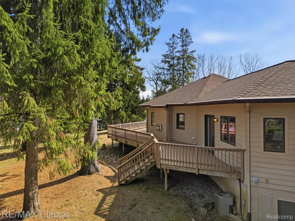 6150 Willow Road West Bloomfield Charter Township MI 48324