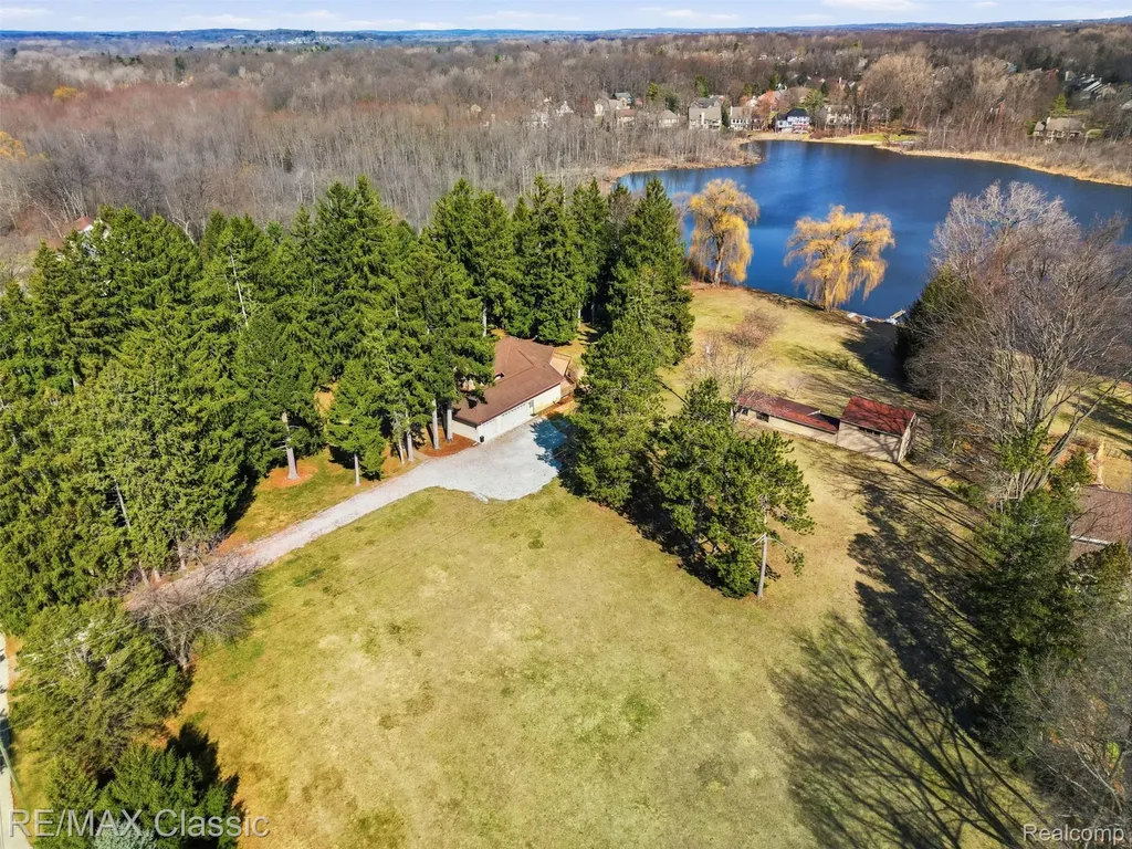 6150 Willow Road West Bloomfield Charter Township MI 48324