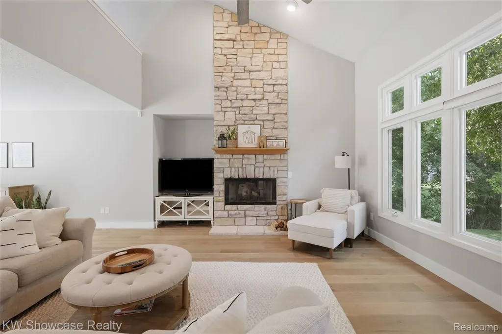 525 Aarons Way Brandon Charter Township MI 48462