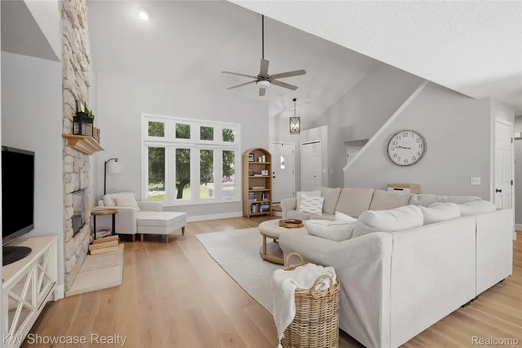 525 Aarons Way Brandon Charter Township MI 48462