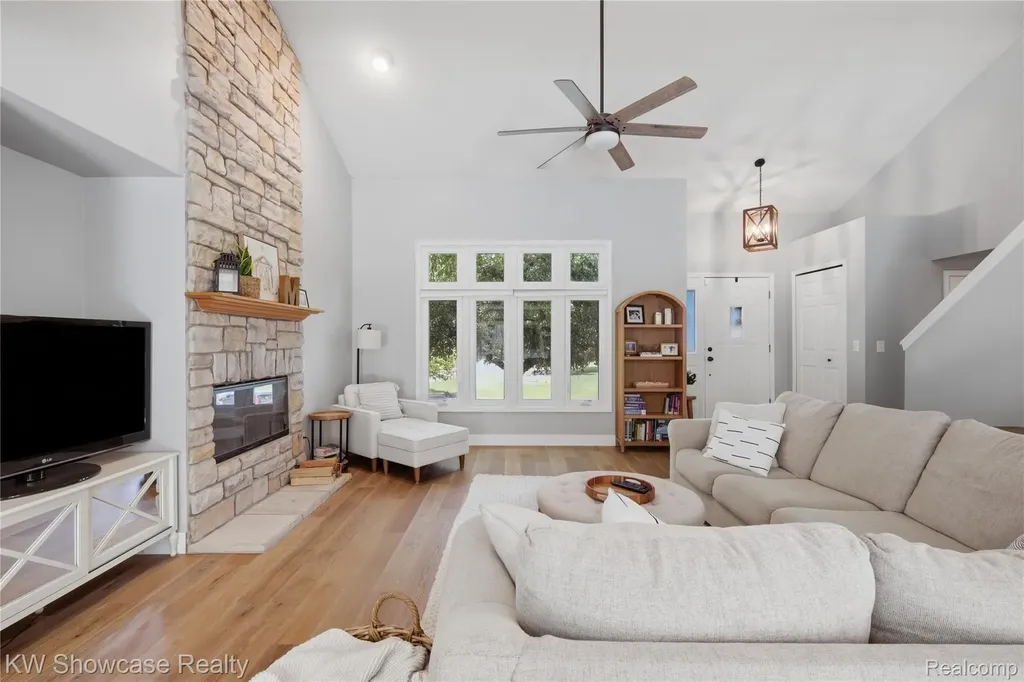 525 Aarons Way Brandon Charter Township MI 48462