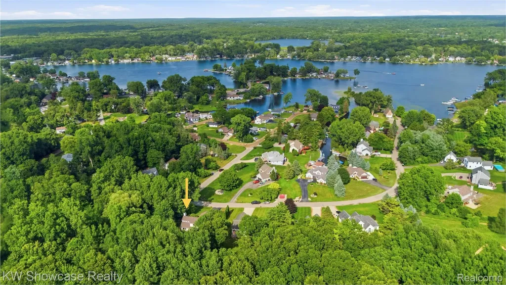 525 Aarons Way Brandon Charter Township MI 48462