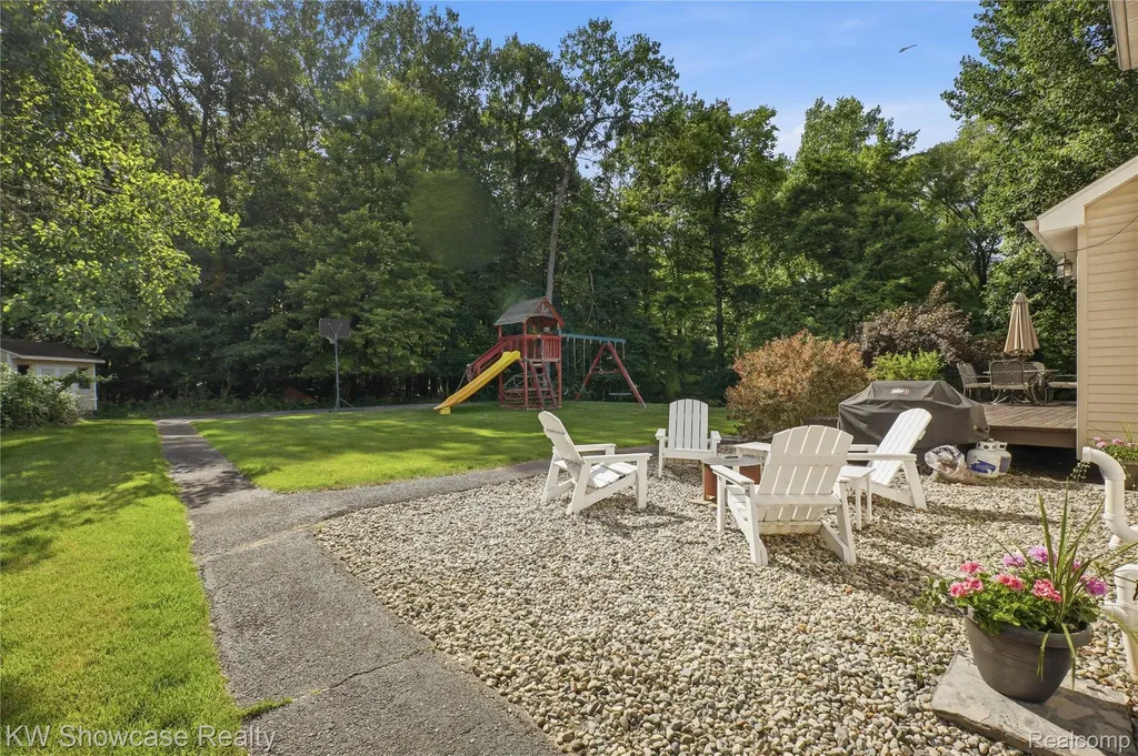 525 Aarons Way Brandon Charter Township MI 48462