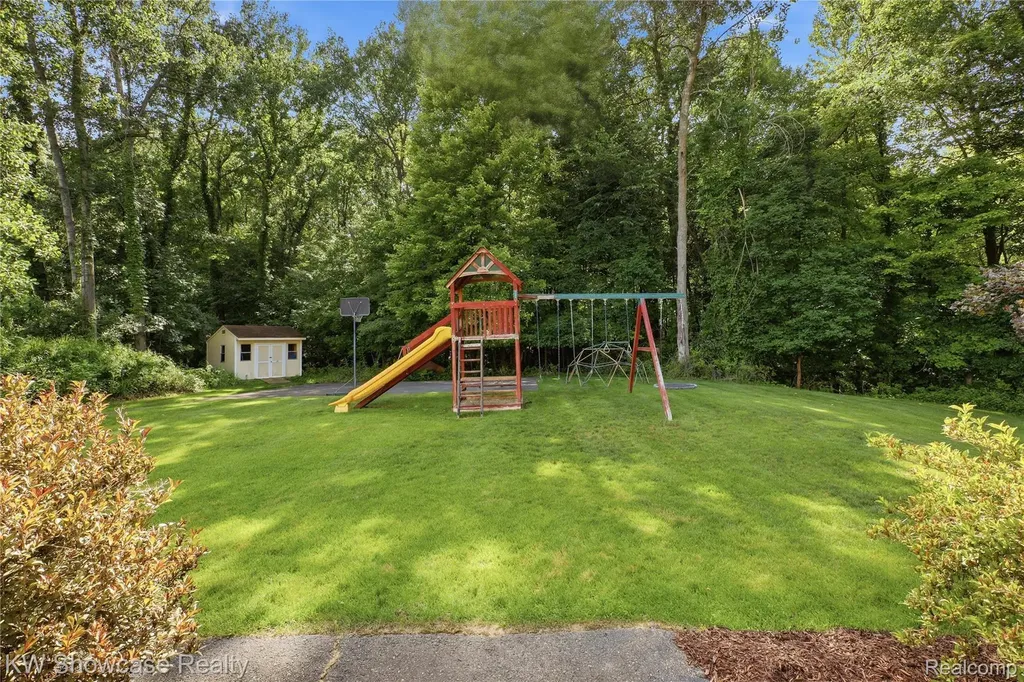 525 Aarons Way Brandon Charter Township MI 48462