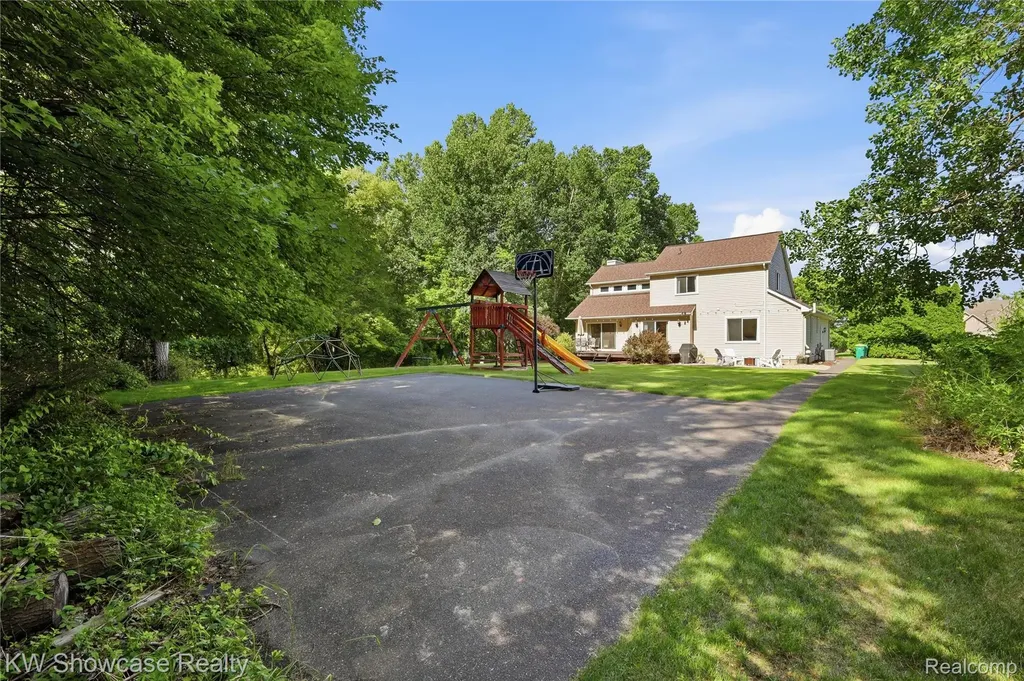 525 Aarons Way Brandon Charter Township MI 48462