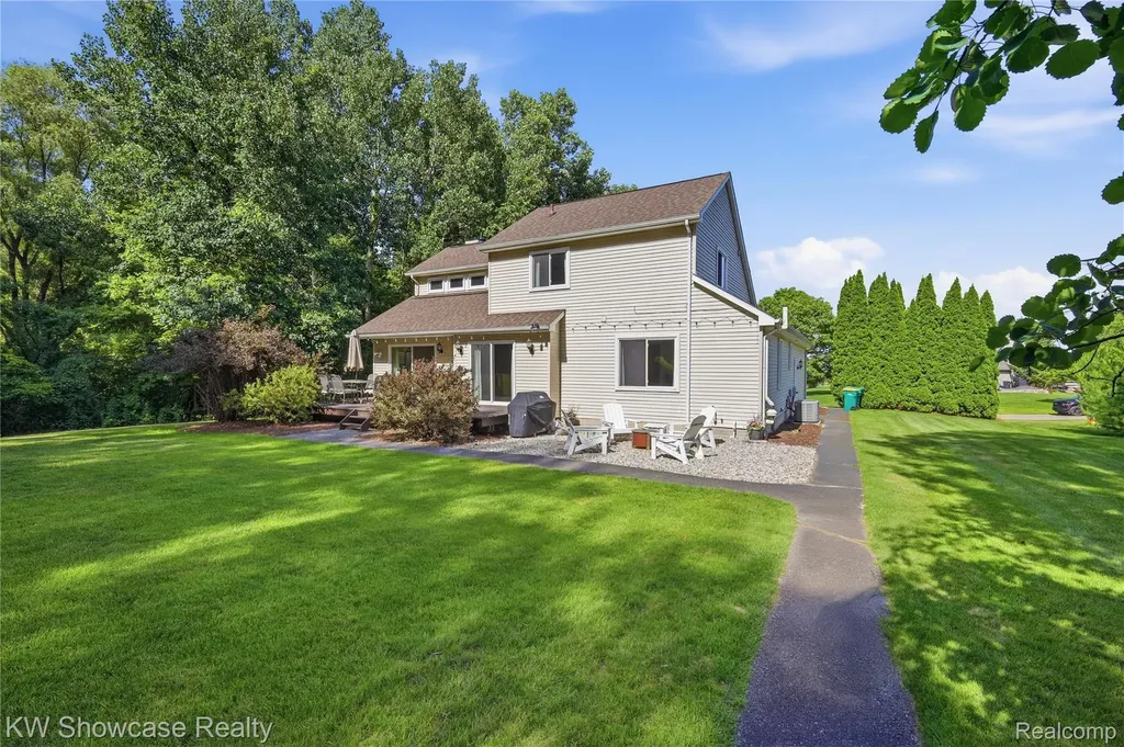 525 Aarons Way Brandon Charter Township MI 48462