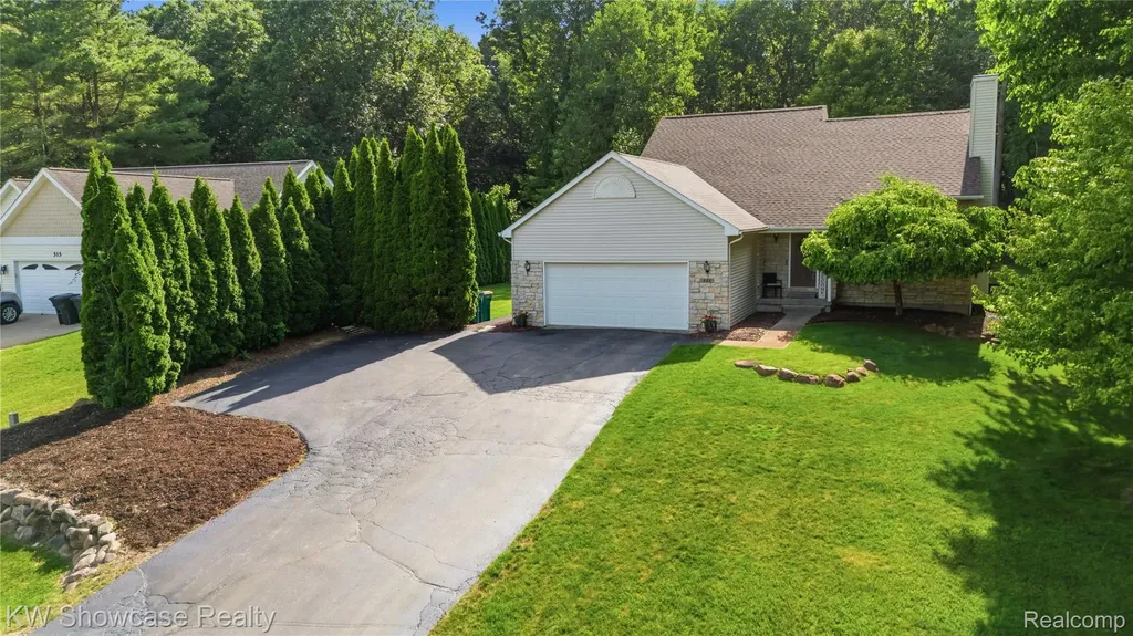 525 Aarons Way Brandon Charter Township MI 48462