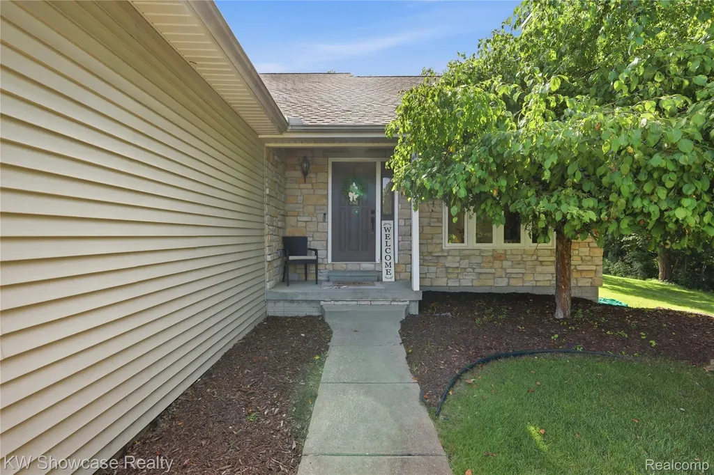 525 Aarons Way Brandon Charter Township MI 48462