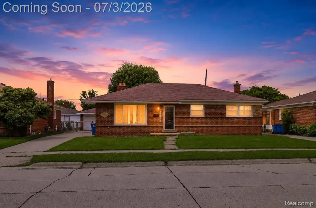 11085 Busch Avenue Warren City MI 48089