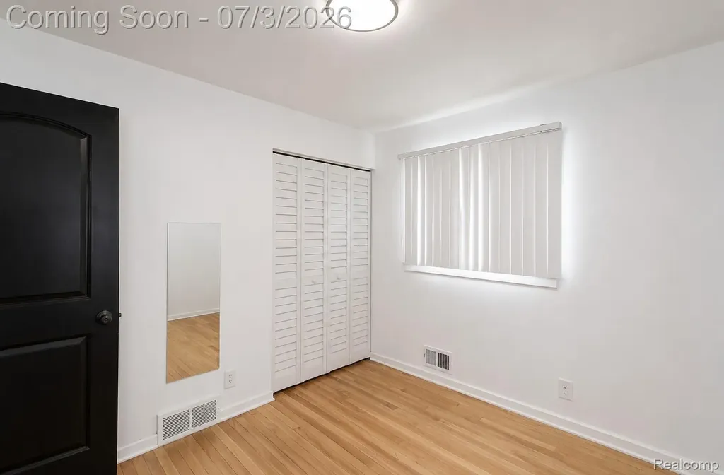 11085 Busch Avenue Warren City MI 48089