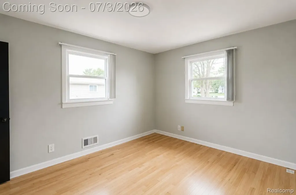 11085 Busch Avenue Warren City MI 48089