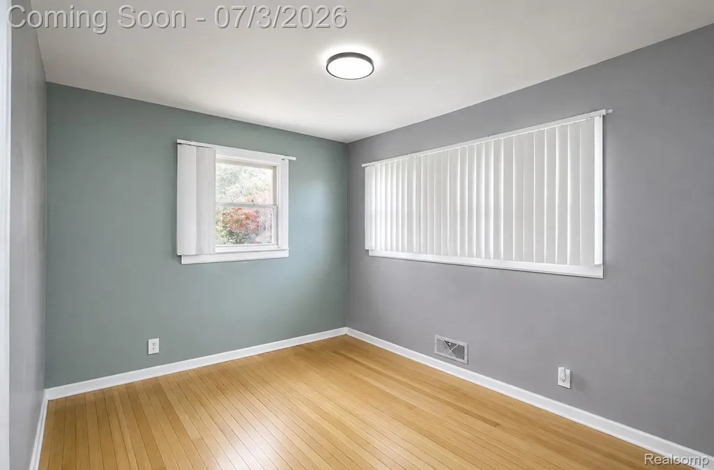 11085 Busch Avenue Warren City MI 48089