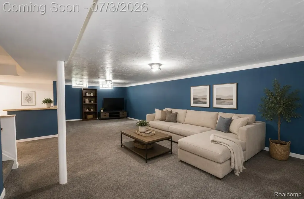 11085 Busch Avenue Warren City MI 48089