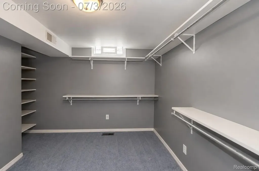 11085 Busch Avenue Warren City MI 48089